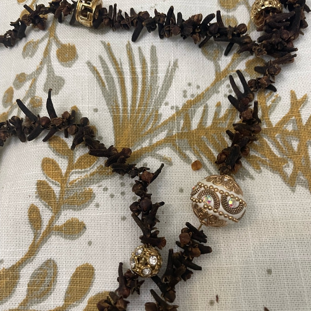 Handmade Boho Clove Krunful necklace w Luxury Beads